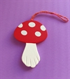 Træ svamp på snor. Rød hvid. Ca. 6 x 8 cm Brede ca.  0,6 cm.