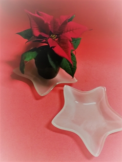  Et stk. lille frostet glas dekorations fad. Ø ca. 12 cm.