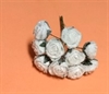 Et budt med 8 stk. råhvide sukker/frost rosen hoveder på tråd, kan nemt deles. Ø ca. 2 cm.