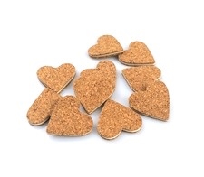 10 stk. Kork hjerter. Ø ca. 2,5 cm. I dekorationer, på dugen m.m.