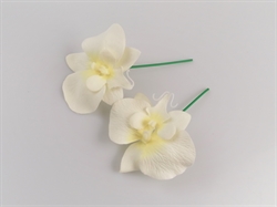 Et stk. Rå hvid kunstig orkide hoveder på tråd. Stik pynt i dekorationer. Ude som inde. Ø ca. 922552