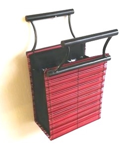 Plantetaske med plast indlæg.  15 x 8 cm. Højde 18 cm + håndtag. 