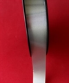 Mat sølvfarvet gavebånd B 2,5 cm. Ca. 100 yard ca. (91 m) 