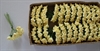 24 bundter med små gule skum blomster. 