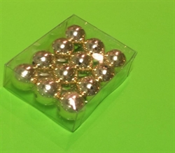 12 stk. dekorations plast guldfarvede perler ca. 1,7 cm. Let rustik look.