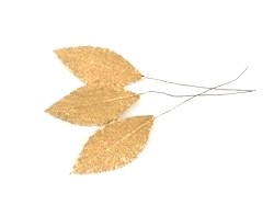 3 stk. mat guld dekorations blade på tråd. Længde uden tråd ca. L. 8 cm.
