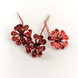 3 stk. små glitter blomster på tråd. Stikpynt. Ø på blomst ca. 2,5 cm. Rød.