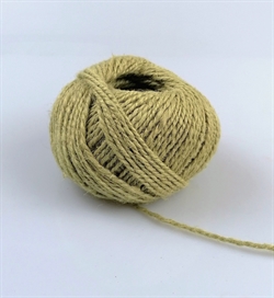  Jutegarn.  Gavebånd m.m. Ca. 50 g.