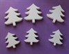 Hvide små træ dekorations juletræer fordelt på 2 størrelser.