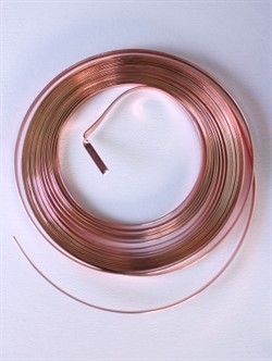 100 g flad Lys kobber farvet. Bonzai. Aluminium. Tykkelse 1 mm. Brede 5 mm. ca.8,5 Meter.